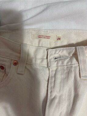 Levi's Women's Straight Leg Jeans in Ivory